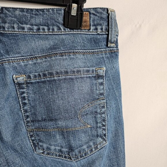 Women's AMERICAN EAGLE 77 Straight Leg Jeans MEDIUM BLUE WASH size 6 Mid Rise - Picture 9 of 10